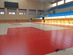 大學籃球場館地板施工團隊