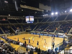 單龍骨體育場地板保養(yǎng)方法